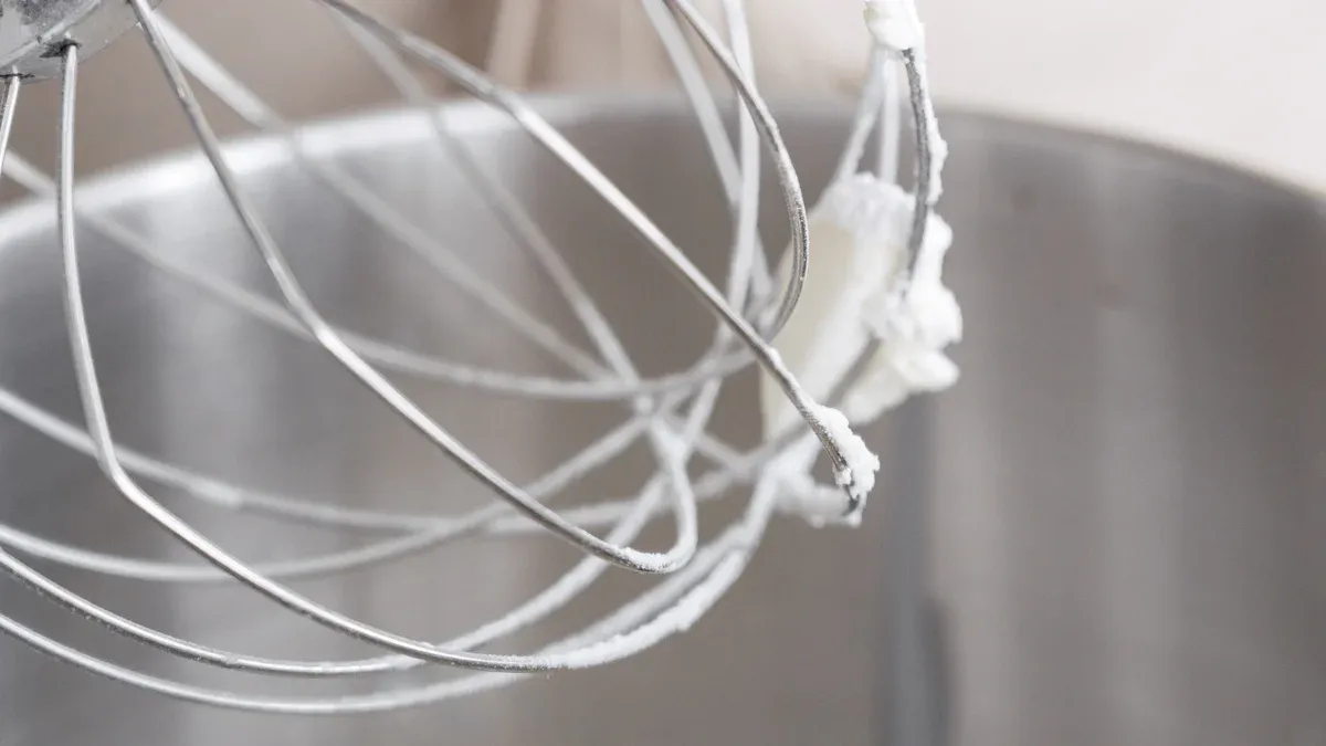 Gezegenel Karıştırma mı, Geleneksel Karıştırma mı: Hangi Stand Mikseri Daha İyi Sonuç Veriyor?